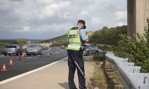 Prometnu nesreću s troje mrtvih kod Udbine uzrokovao mladi vozač