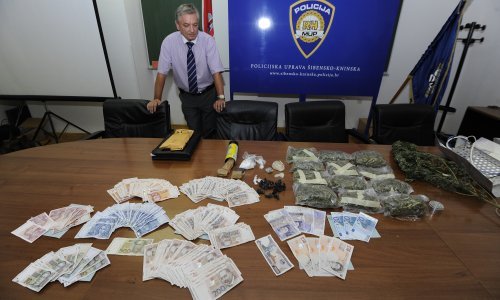 Uhićeni dileri, Zagrepčana s kokainom nanjušio pas Ajax