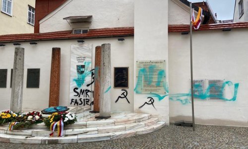 Janša osudio vandaliziranje spomenika u Klagenfurtu: To je ljevičarska sramota
