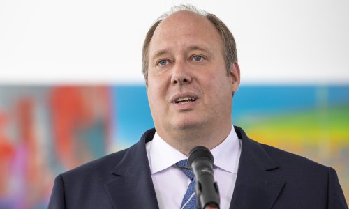 Pomoćnik Angele Merkel: Nijemci moraju smanjiti putovanja i partijanje