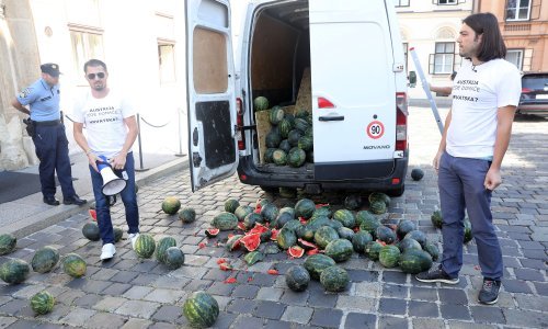 Prije mjesec dana zbio se incident s lubenicama pred Vladom, pogledajte što je tada govorio državni i policijski vrh