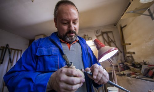 [FOTO] Iz osječkog podruma inženjera elektronike diljem svijeta odlaze lule: 'Da ih prodajem samo u Hrvatskoj, davno bih propao, a da sam želio veću zaradu, postavljao bih struju po kućama'