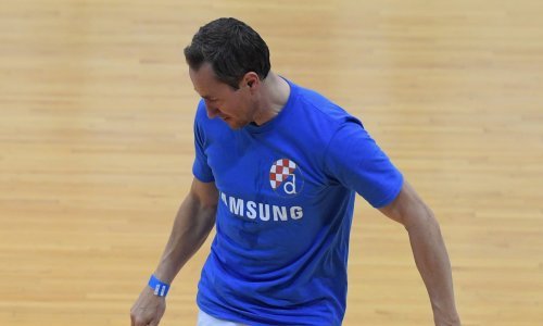 Zbog jednog čovjeka nastao kaos u Sloveniji; vlastiti igrači mu 'zabili nož u leđa' i optužuju ga za ružne stvari, no je li to sve istina?