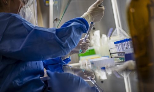 U Srbiji maske obavezne na otvorenom, nove mjere i u Britaniji, Švicarci, Česi i Nizozemci bilježe rekordne brojke