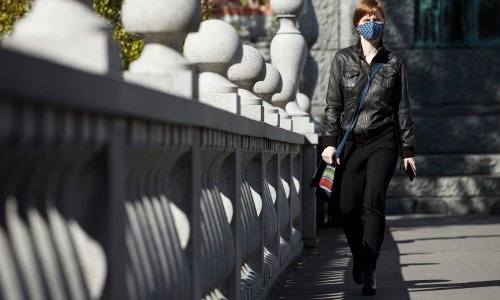 Slovenija srušila još jedan crni rekord: U protekla 24 sata 898 novozaraženih, oboljeli sami šalju kontakte u izolaciju