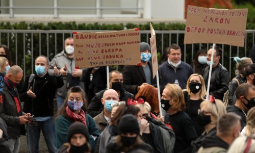 Stotinjak prosvjednika protiv zatvaranja Jabuke: Podršku klubu pružila i brojna poznata lica