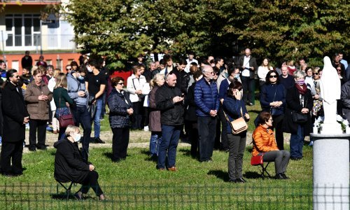 U Zagrebu se moraju nositi maske i na otvorenom ako nema distance. Na ovoj misi toga se nisu pridržavali