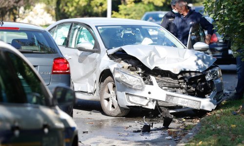 Trudnica ozlijeđena u teškoj nesreći u Dubravi, sudarila se četiri automobila