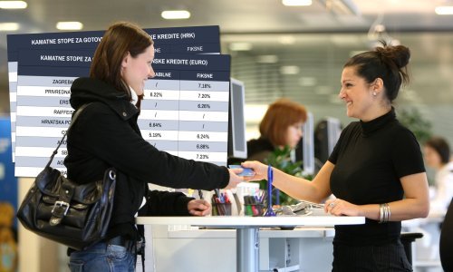 Koronakriza i stroži uvjeti kreditiranja zaustavili potrošački bum. Provjerili smo koje banke nude najpovoljnije gotovinske kredite