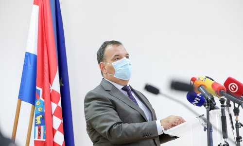 Beroš: Teže Covid bolesnike smještat ćemo i u specijalne bolnice; mijenjaju se pravila za KB Dubravu