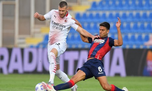 Što se to događa s Antom Rebićem? Trebao se vratiti na teren u derbiju s Interom, ali ozljeda lijeve ruke se izgleda zakomplicirala