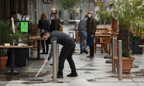 U Sloveniji uoči policijskog sata 794 novozaraženih, liječnici od vlade traže imunitet od pogrešaka