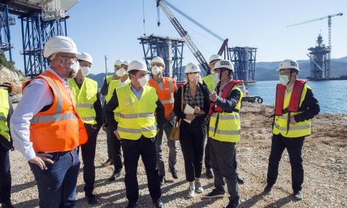 [FOTO/VIDEO] Radovi na Pelješkom mostu napreduju punom parom, ministar Butković: Unatoč koronakrizi izgradnja će završiti u roku