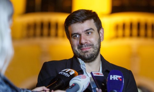 Nagradu Marin Držić za dramsko djelo dobio je Dino Pešut za 'Granatiranje'