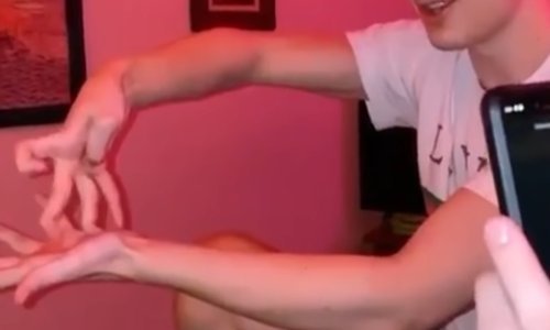 Pogledajte što ovaj momak može izvesti s prstima