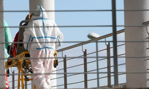 U 24 sata 23 umirovljenih liječnika stavilo se na dispoziciju za borbu protiv korone, očekuje se da će ih biti i više