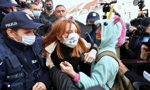 Poljaci prosvjeduju protiv zabrane pobačaja: 'Katolkinje također trebaju to pravo'