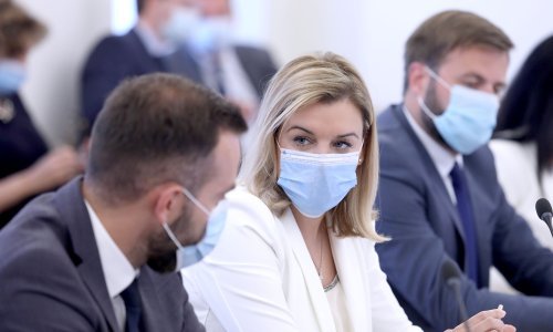 Ministrica turizma Nikolina Brnjac pozitivna na koronu, u izolaciji još dvojica ministara; ostali iz Vlade u pasivnom nadzoru