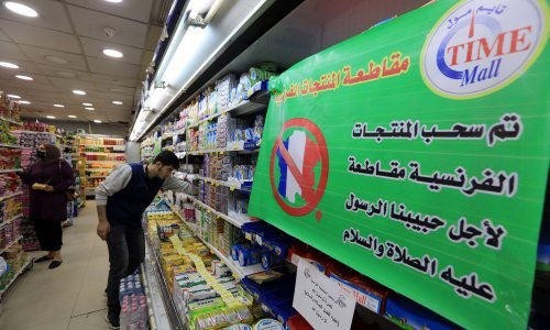 Sve više zemalja protiv Francuske zbog karikatura Muhameda - prosvjeduju Iran, S. Arabija, Bangladeš...