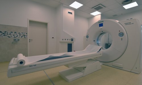 Državna revizija utvrdila u velikom broju bolnica nepravilnosti kod lista čekanja za MR, jedna posebno iskočila