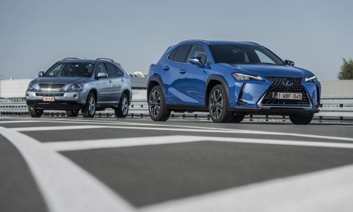 [FOTO/VIDEO] 15 godina hibridne tehnologije Lexusa; UX 250h Hybrid se susreće s pionirskim SUV-om RX 400h Hybrid