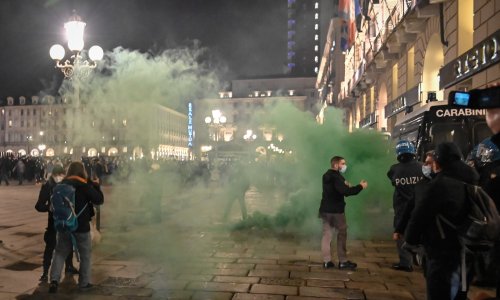 [FOTO] Talijani bijesni zbog novih mjera: Kaos na ulicama Milana i Torina