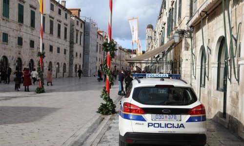 Dubrovnik: Uhićen 57-godišnjak koji je iznuđivao i lihvario tri osobe