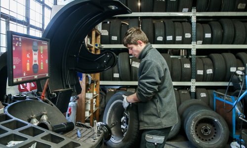 [FOTO] Od 15. studenog kreće obveza upotrebe zimske opreme na vozilima, ne zaboravite zamijeniti ljetne gume zimskim