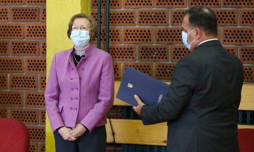 [DOKUMENT] Vlada nabavlja 15.000 doza remdesivira, evo koliko će to koštati. Ovlastili Alemku Markotić za potpisivanje ugovora za nabavu