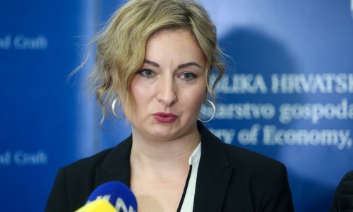 Sindikati državnih službi: Treba povećati osnovicu i isplatiti božićnicu