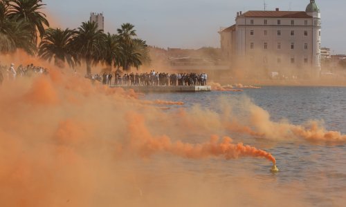 [VIDEO/FOTO] Torcida u potpunoj ekstazi: pogledajte kako je Split izgledao tijekom dana