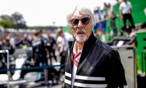 Bernie Ecclestone ne prestaje sa slavljem: Ove je godine dobio sina, potom unuku, a sada je na rođendanskoj torti puhnuo u 90 svjećica