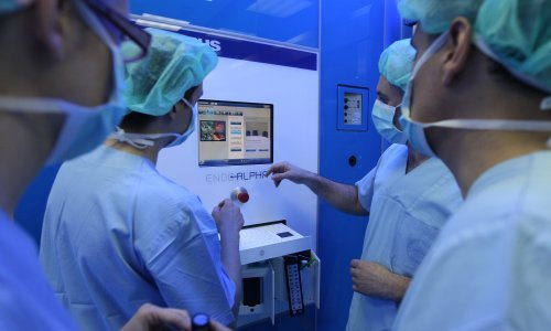 'Pozivate umirovljenike da pomognu, a nama mladim i školovanim medicinarima onemogućili ste rad!'