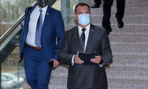 Beroš otkrio što se stvarno događa u najvećoj Covid bolnici: Dvostruka linija zapovijedanja, klanovske podjele...; što se tiče broja zaraženih, treba se strpjeti još skoro mjesec dana