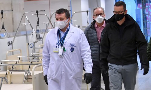 Poljski premijer naredio velikim državnim tvrtkama da podignu privremene bolnice