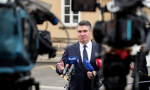 Milanovićev ured o polaganju vijenaca: 'Ili je ministar obrane sam sebe uhvatio u laži ili je bio prisiljen lagati da zaštiti predsjednika Vlade'