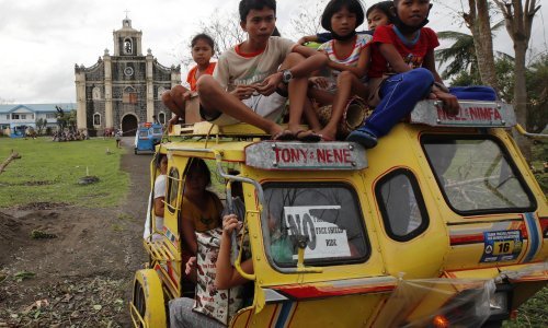 Najmanje deset mrtvih i troje nestalih u snažnom tajfunu Goni