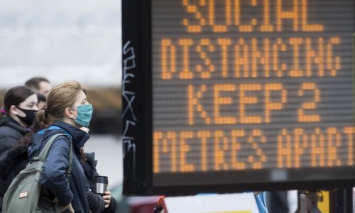 Europom nezaustavljivo hara korona; sve veći broj država u karanteni, širi se i val prosvjeda