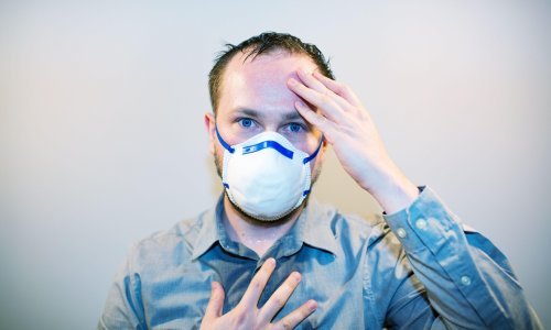 Neobični simptomi Covida-19: Štucate, suze vam oči, imate crvene nožne prste i ponekad halucinirate?