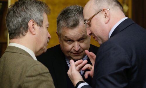 OESS: Trumpovi savjetnici morali bi mu reći kada je vrijeme da ode