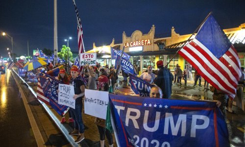 [FOTO/VIDEO] Trumpovi pristaše okupljaju se širom SAD-a: 'Stop krađi glasova!'