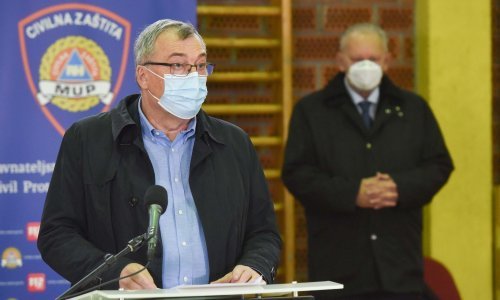 Stožer odbija kritike Đikića, Fižulića i ostalih, tvrde da ne žele raditi paniku. Capak ipak zavapio: Sjever zemlje nam gori!