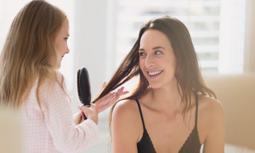 Može li limun posvijetliti kosu, a hladna voda pospješiti njen rast?Frizerka slavnih razbija najveće mitove o kosi