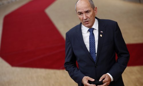 Janša će čestitati Bidenu kad Trump prizna poraz i proglase se službeni rezultati; oporba ga krivi za 'diplomatsku katastrofu'