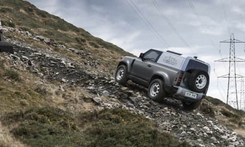 Land Rover Defender dobiva plug-in hibridni pogon, 6-cilindrični motor i novi model, X-Dynamic