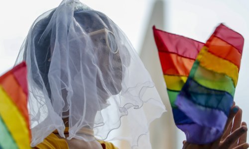 Mađarska izmijenila ustav, onemogućila posvajanje djece istospolnim parovima
