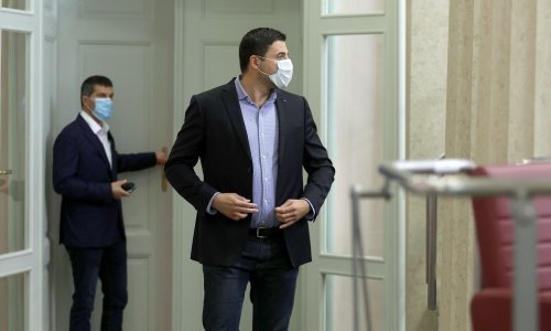 Bernardiću ostaje imunitet, a Bauk poručio: Skandalozno je i nečuveno da zastupnika tuži državna tvrtka