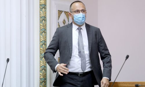 Zekanović petnaestak minuta nabrajao parafiskalne namete