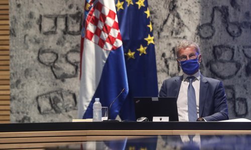 Vujčić otkrio kada počinjemo plaćati u eurima i po kojem tečaju će ići konverzija. Građane se poziva da što više novca stave u banke