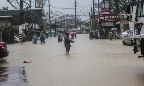 [FOTO] Tajfun Vamco udario Filipine i paralizirao dijelove Manile; 40.000 domova potopljeno